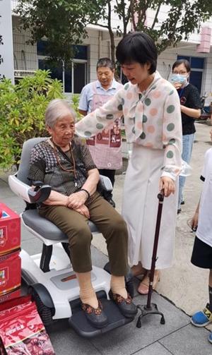 情满中秋节 慰问暖人心(图5) 情满中秋节 慰问暖人心(图5)