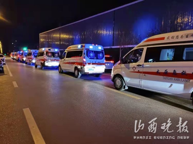 最美逆行“120驾驶员” 他们一直行驶在路上(图1) 最美逆行“120驾驶员” 他们一直行驶在路上(图1)