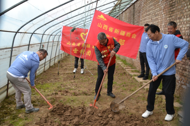 山西省新疆商会雷锋团挂牌暨会员单位授牌仪式隆重举行(图7) 山西省新疆商会雷锋团挂牌暨会员单位授牌仪式隆重举行(图7)