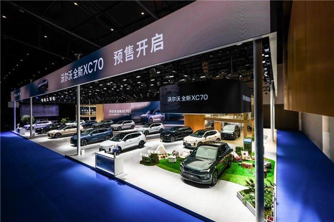 豪华超混第一车，沃尔沃全新XC70“七彩”亮相成都车展(图4)