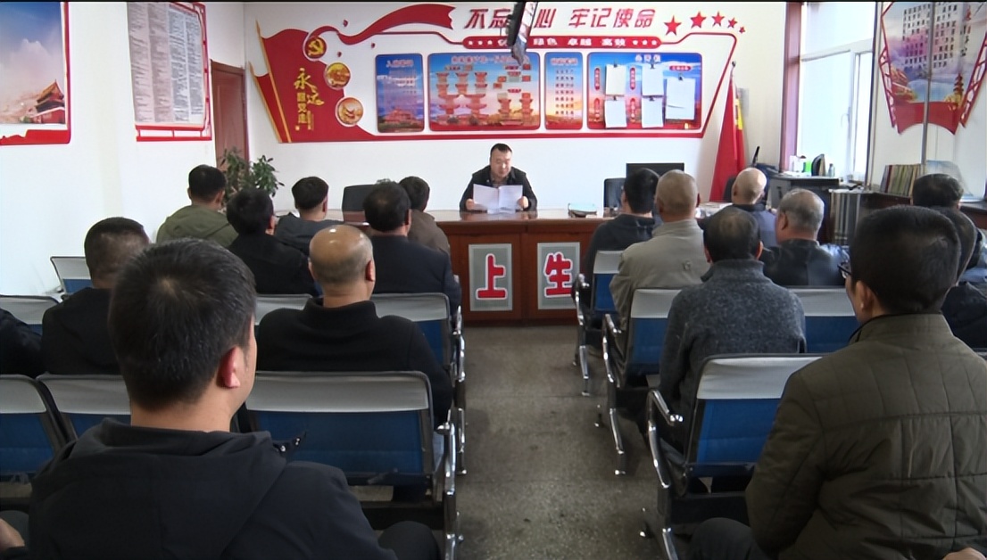 焦家寨矿：班前会 “小阵地” 筑牢安全 “大防线”(图1)