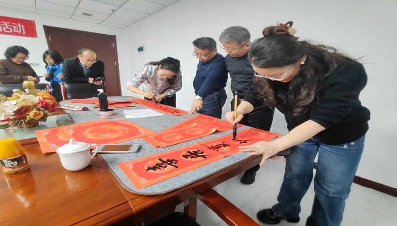 民进山西直属基层组织联合开展“春联万家·策马启新”公益活动(图2)