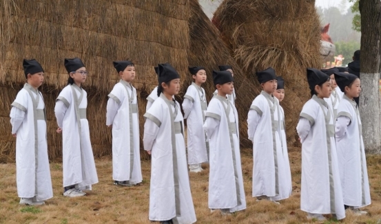 千载诗人地 今朝再出发——“爱中华 爱家乡”2026中国农民诗会从这里出发暨第十一届杏花村文化旅(图2) 千载诗人地 今朝再出发——“爱中华 爱家乡”2026中国农民诗会从这里出发暨第十一届杏花村文化旅(图2)