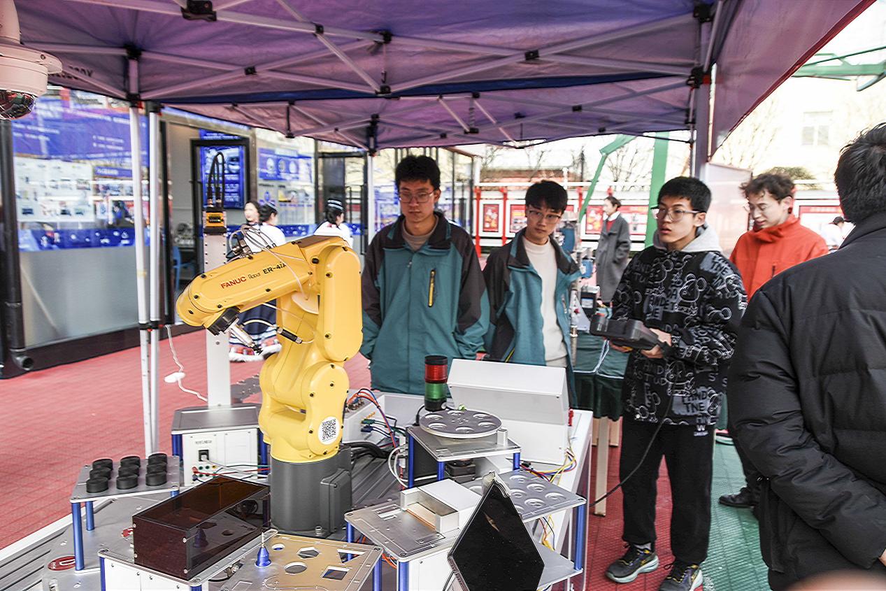 技能逐梦·职创未来|山西新华2026春季职教周活动圆满落幕!(图11) 技能逐梦·职创未来|山西新华2026春季职教周活动圆满落幕!(图11)