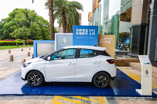 背靠79年造车积淀，全新易至EV3用“硬核安全”重新定义A00级价值(图2)
