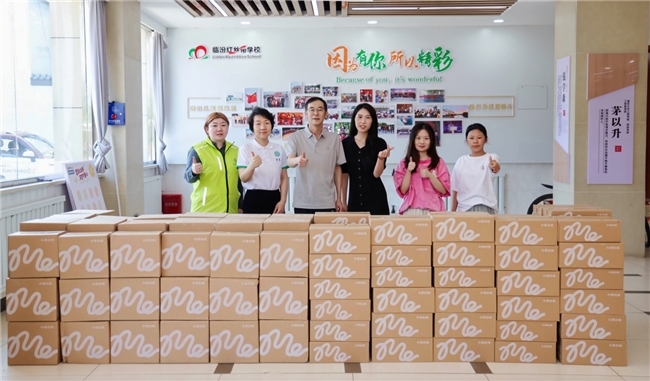 心意守护，善行山西——HIC自有品牌携手北京青爱教育基金会走进临汾红丝带学校(图1)