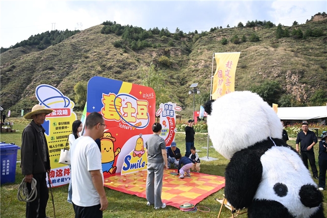 千人围炉烤土豆 一城烟火暖金秋——岚县“薯光溢彩·秋实飘香”千人烤土豆盛宴激活农文旅融合新动能(图9)