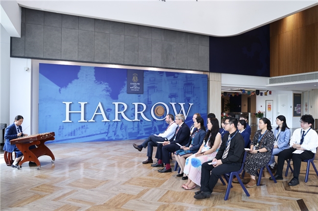 从课堂到校歌合唱，哈罗公学校长点赞哈罗横琴(图3)