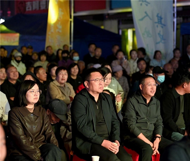 一方小舞台，何以“圈粉”70万？(图2)